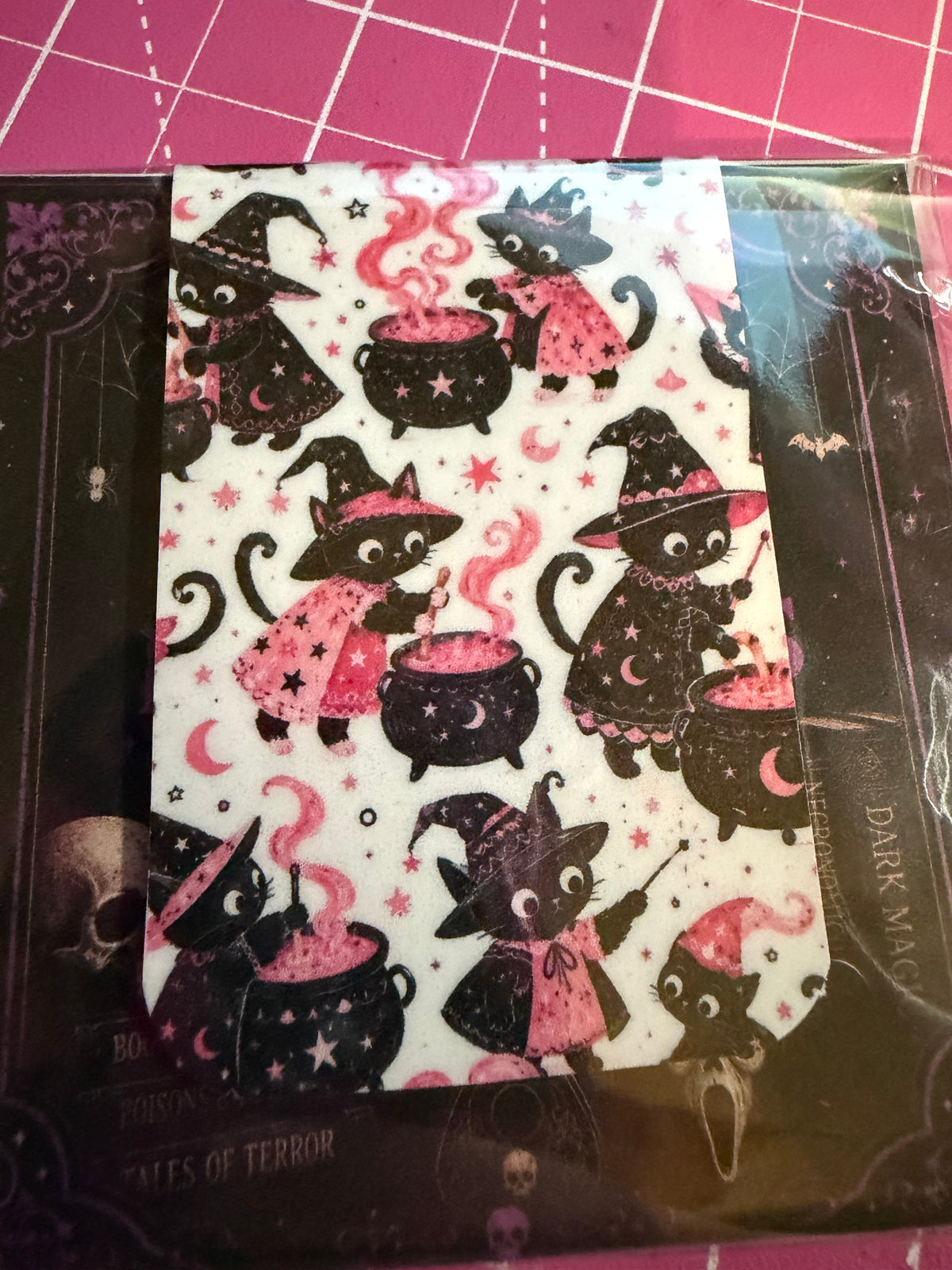 Magnetic bookmark cauldrons