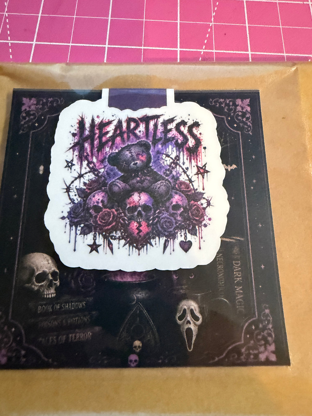 Magnetic bookmark heartless