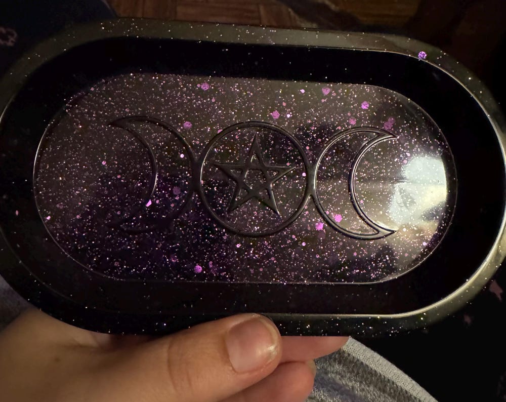 Triple moon round dish